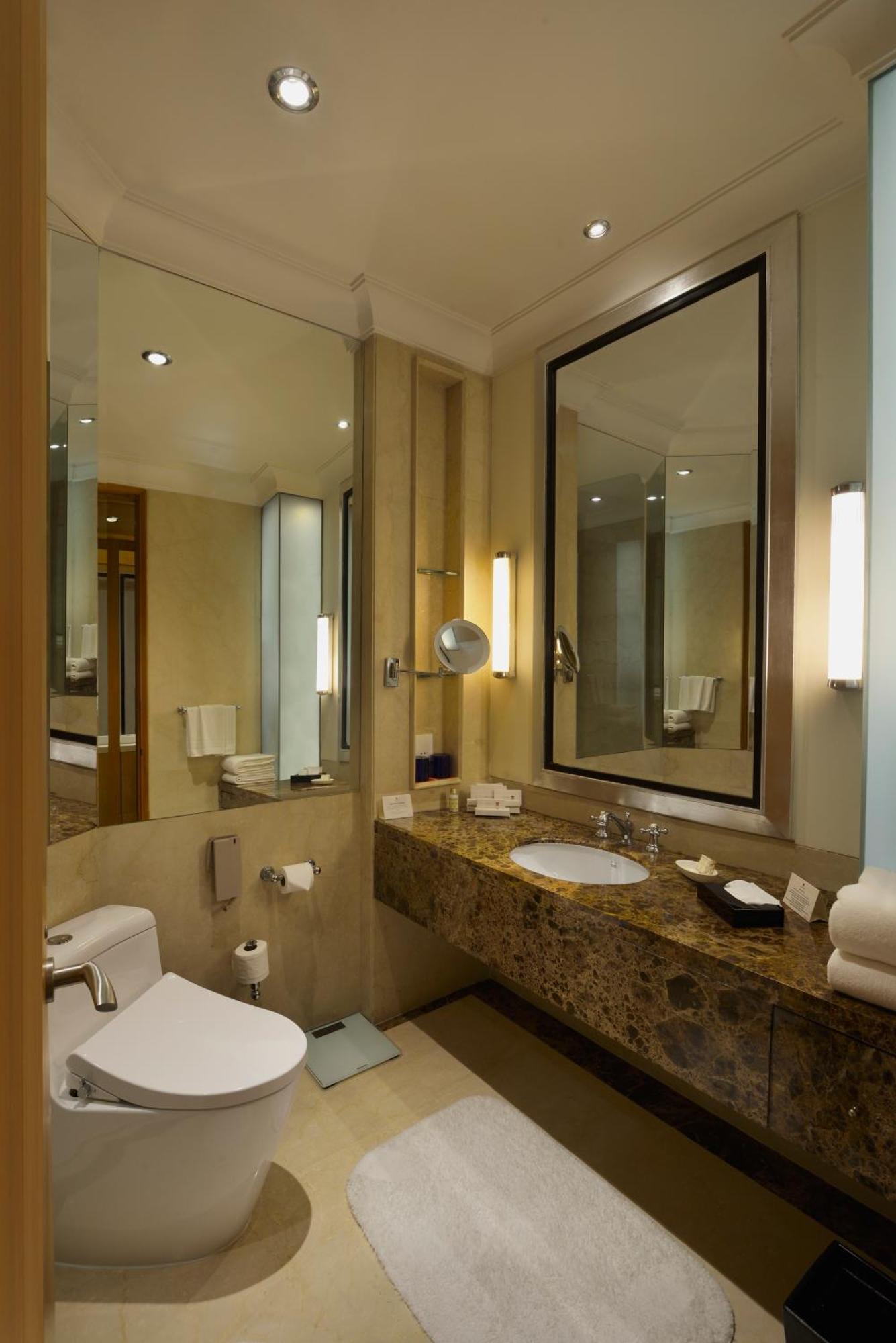 Trident Gurgaon Hotel Екстериор снимка Bathroom