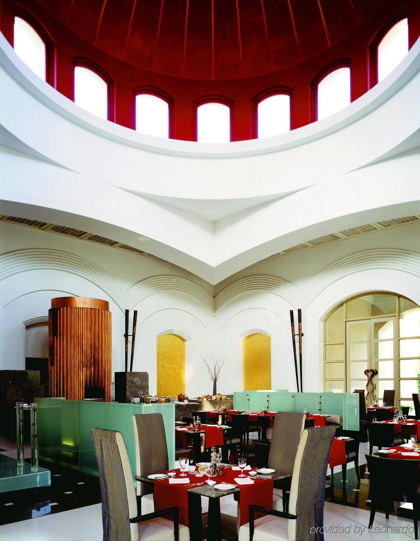 Trident Gurgaon Hotel Ресторант снимка The interior of the restaurant