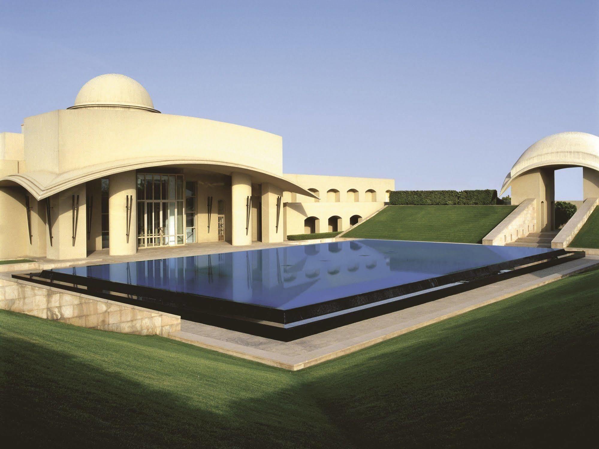 Trident Gurgaon Hotel Екстериор снимка The main building of the academy