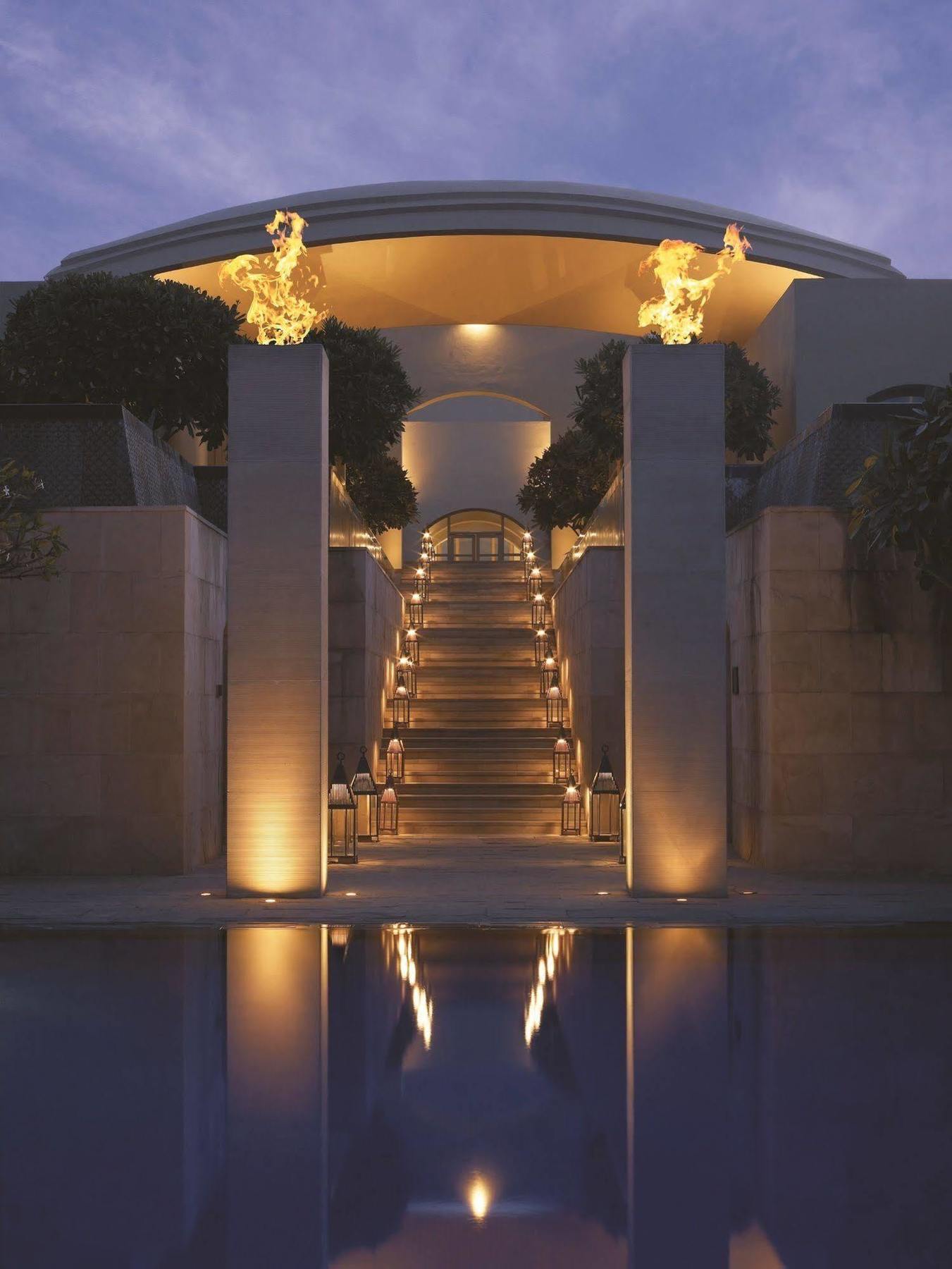 Trident Gurgaon Hotel Екстериор снимка The staircase at the entrance of the hotel